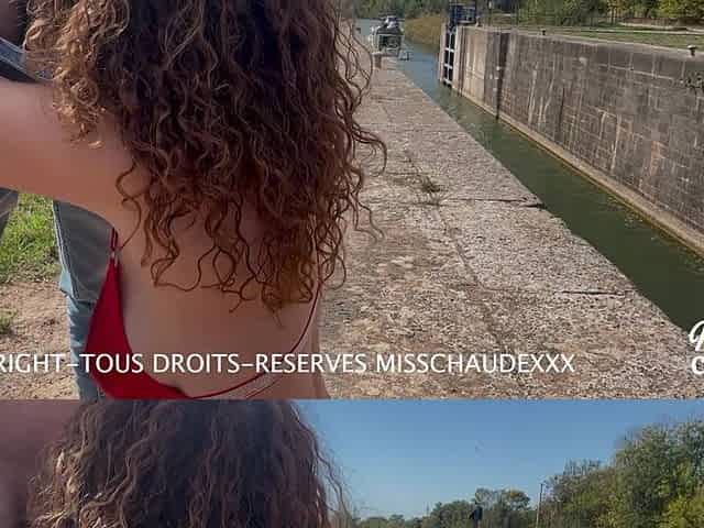 Showing off and Fucking at the Edge of a Lock, It's Hot