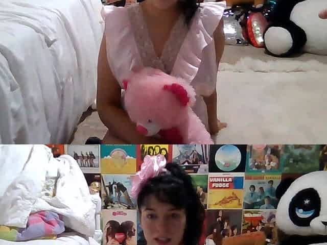 Amateur Webcam Teen Flashes Masturbates
