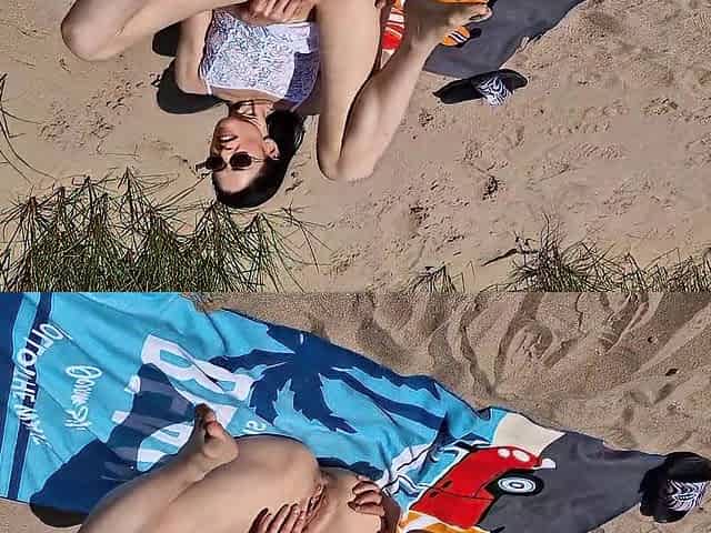 Beach Exhibitionist, Gaping My Snatch at Public Beach