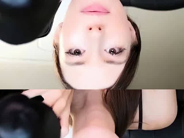 Amateur brunette double toying on webcam