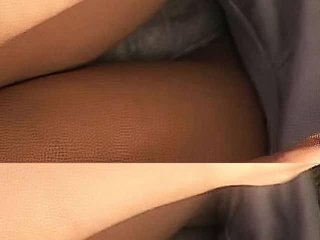 Horny solo babe fingers her spread pussy in close up