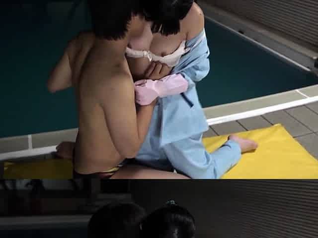 Japanese mommy getting her juicy asian pussy fingered