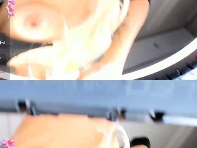 Pissing masturbating babe solo toy play