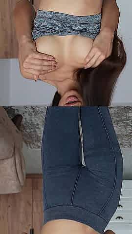 Fitness Lalin girl large butt in constricted leggings