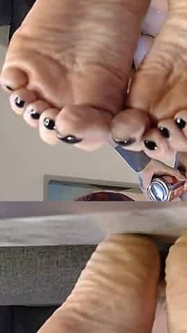 Black Toenails Wrinkled Mature Soles Nude