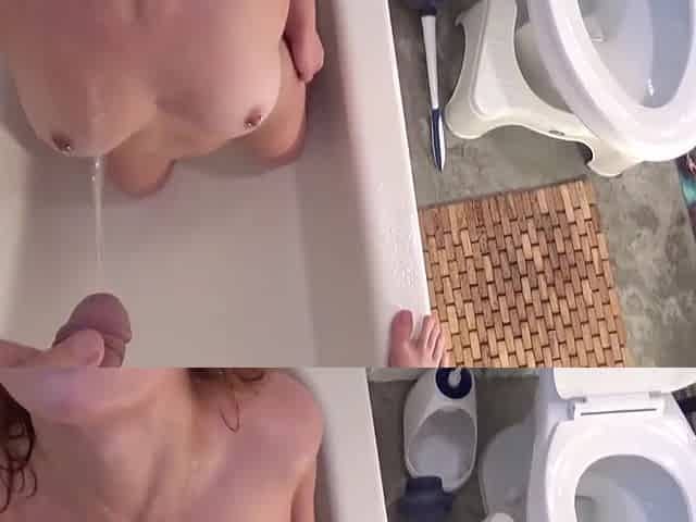 Scarlett Johnson And Dee Bators In Piss Blowjob