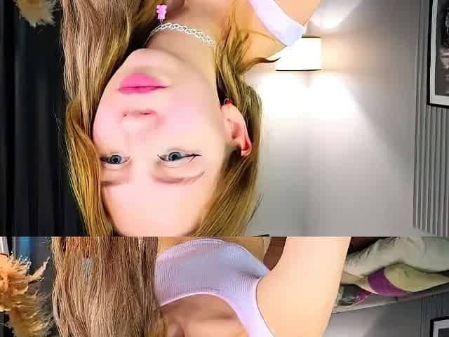 Hot amateur webcam teen masturbates for their fans