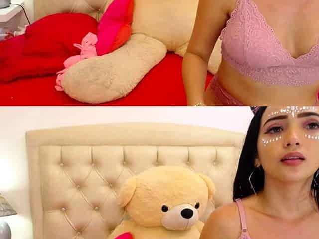 Webcam sex show featuring a brunette amateur MILF