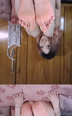 For Those Who Like Women's Feet