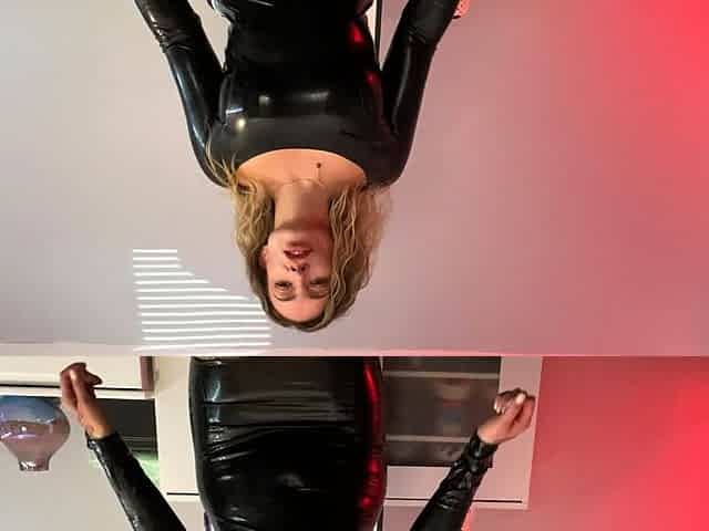Chubby blonde brianna solo masturbation