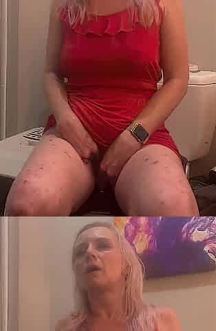 Hawt milfs quick decision for a quick squirting climax using one of her favourite toys