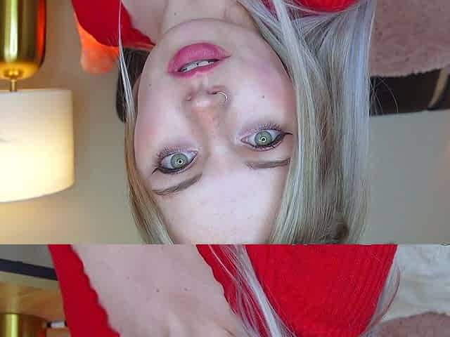 Awesome Big Boobs Blonde Masturbates In The Shower