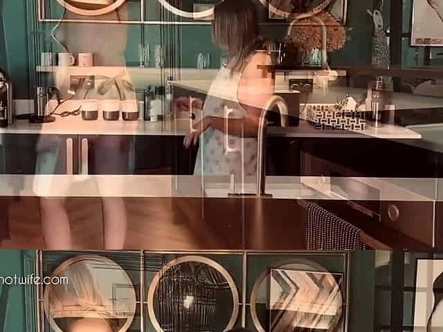 Pissing masturbating babe solo toy play