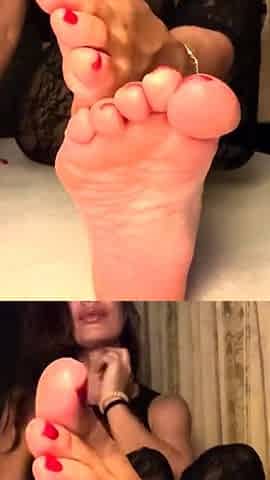 Masturbating amateur cums after solo fun