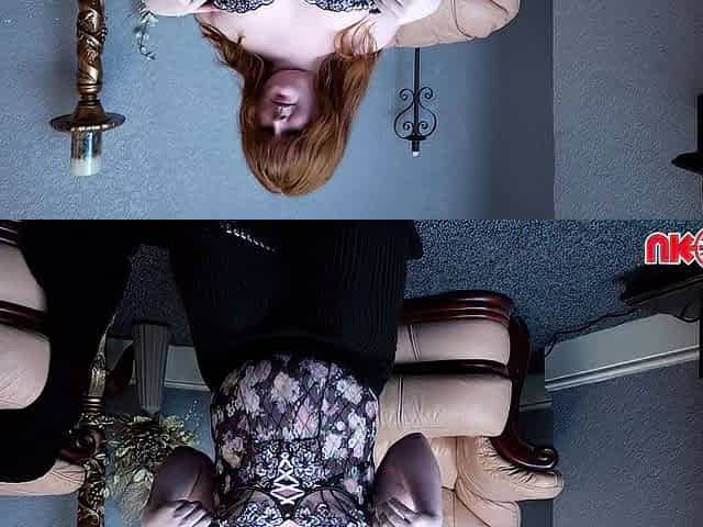 GROOBYCLUB - The Redhead Lola And Her Dangerous Curves