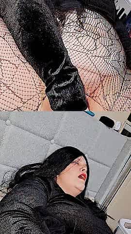 Thick Mamma Morticia Addams takes a vibrator unfathomable