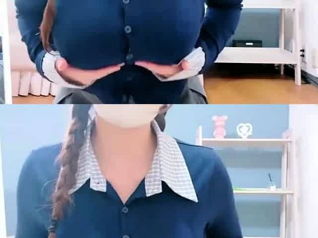 Big boob brunette masturbates on webcam