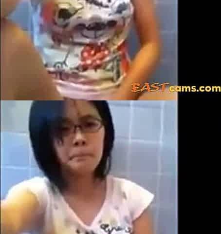 Amateur Asian Girl in Glasses Masturbating