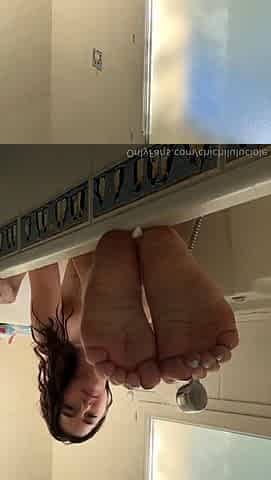 Sexy Teen has a foot Fetish