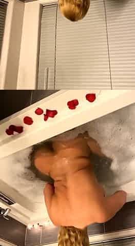 Blonde solo toying