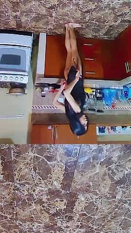 Youthful gal has sex with the delivery guy out of a jo-bag