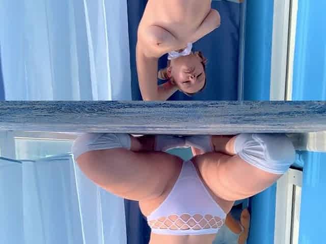 10 Minutes of Real Naked Stretching