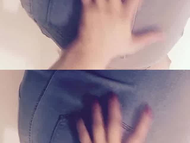 Carlycurvy takes off taut jeans and rubs oil on butt