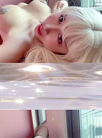 Amateur young teen solo masturbation on her livingroom