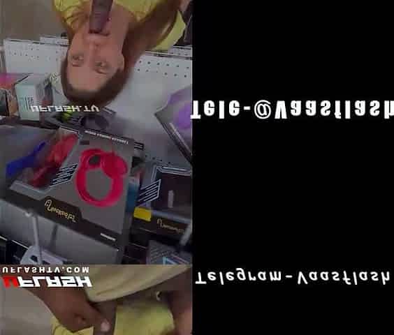 Risky blowjob jn the store