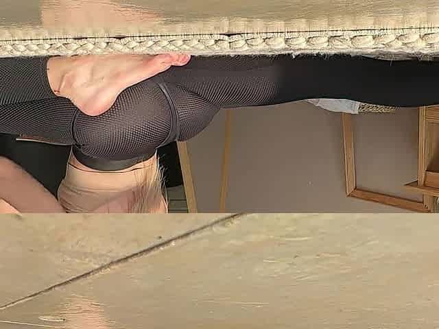 stretching show leggings feet booty worship