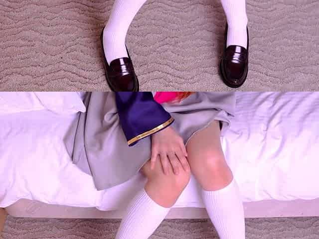 Japanese babe in schoolgirl uniform masturbates
