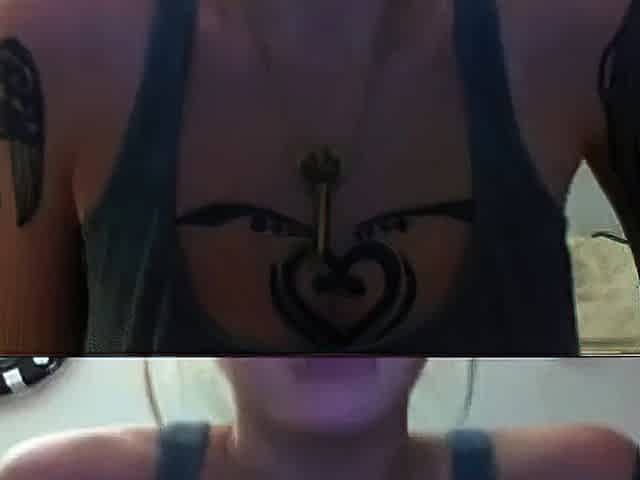 Pregnant Tattooed MILF on Webcam