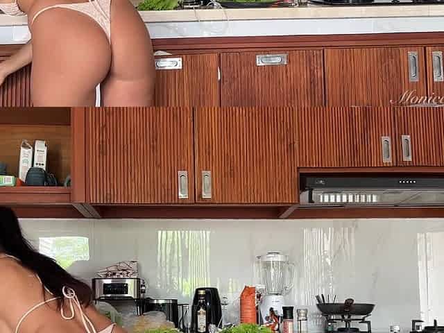 Hot Mommy in Bikini Woke Me up with a Special Breakfast POV