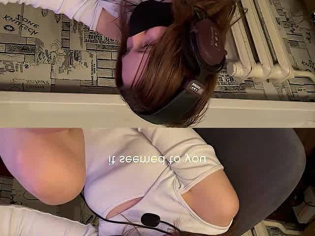 Caught my girlfriend masturbating and helped her cum