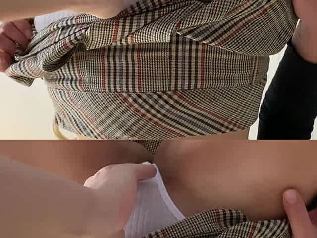 Teacher pushed the panties of the horny student aside and taught her the most stretching lesson