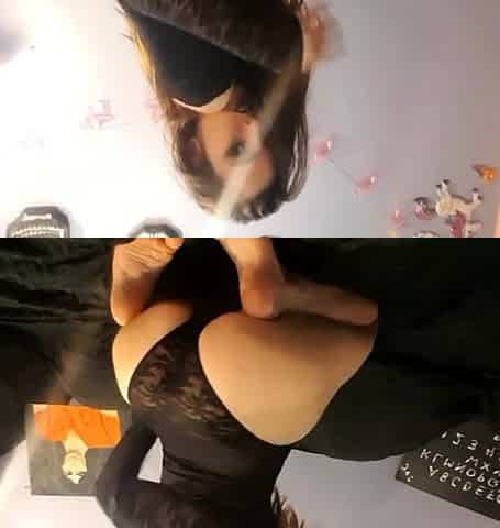 Big-Ass Goth Teen Fingers Herself Solo on Webcam