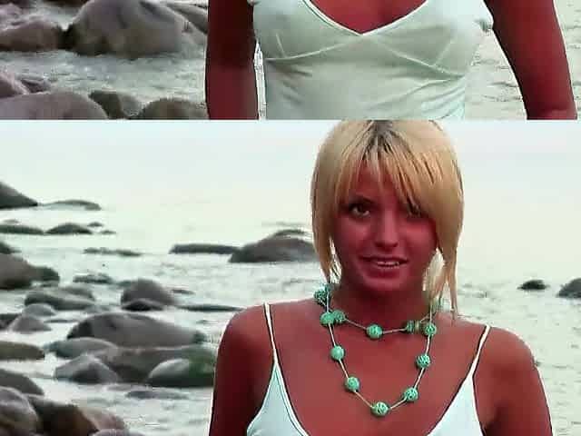 18yo Golden-haired Marleny S Masturbates Her Lovely Snatch At the Beach!