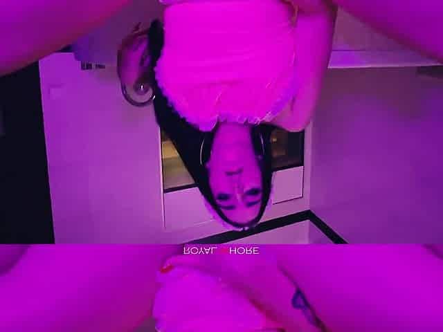 Luxury housewife Suzie Sparklez pees on the floor and wipes it with her tongue then sucks a large weenie