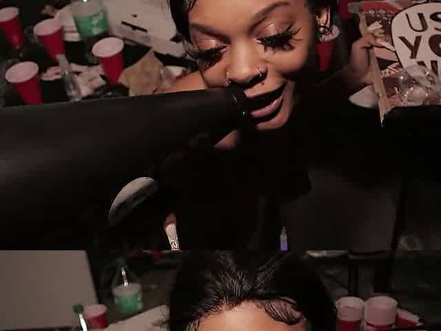Lesbo vagina eating threesomes