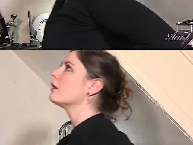 Natural 40yo Full-bush Milf Aurora - Home Office Masturbation With Aurora Frost And Aunt Judys