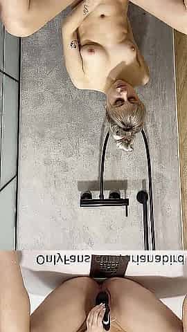 Juicy floozy makes herself squirt in the shower