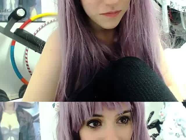 Hot amateur webcam teen masturbates for their fans