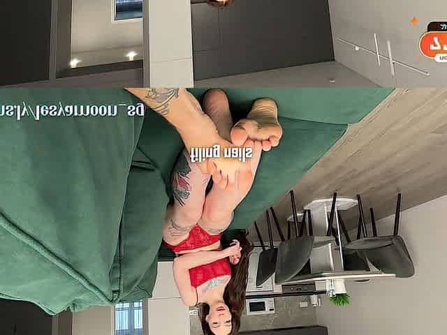 Foot massage always leads me to bang