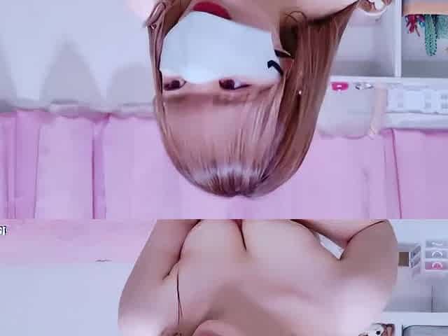 Erotic live chat with cute beautiful girl