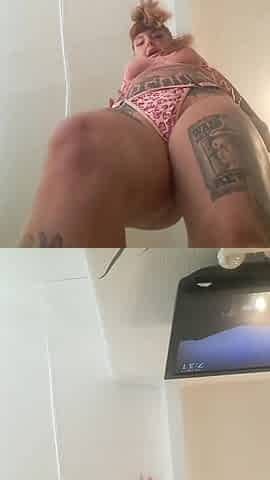 Giantess Squishes You with Her Ass/feet