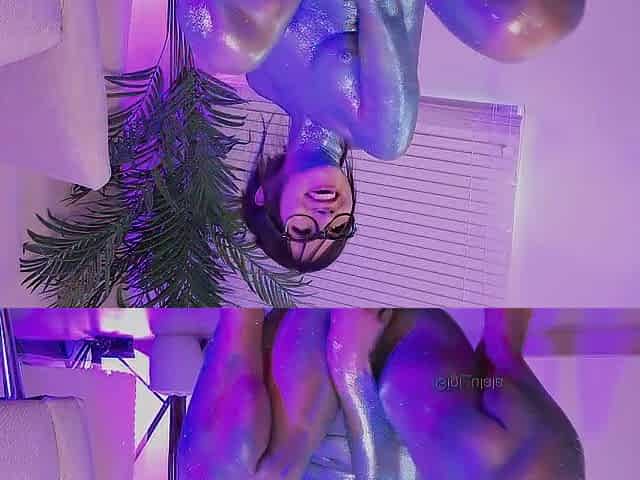 Galactica beauty bangs a Martian