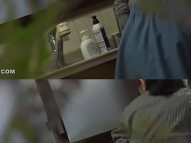 Japanese Babe caught by surprise & have sex