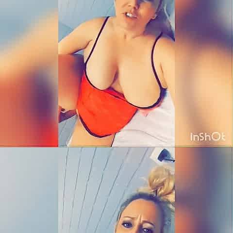 THICK mother I'd like to fuck BANGS HERSELF WITH TOYS