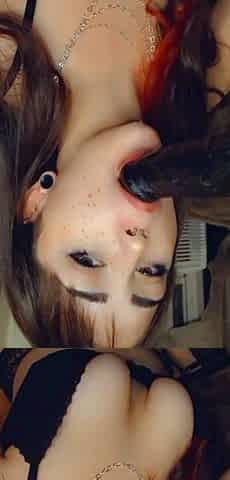 Masturbating solo babe loves her toys