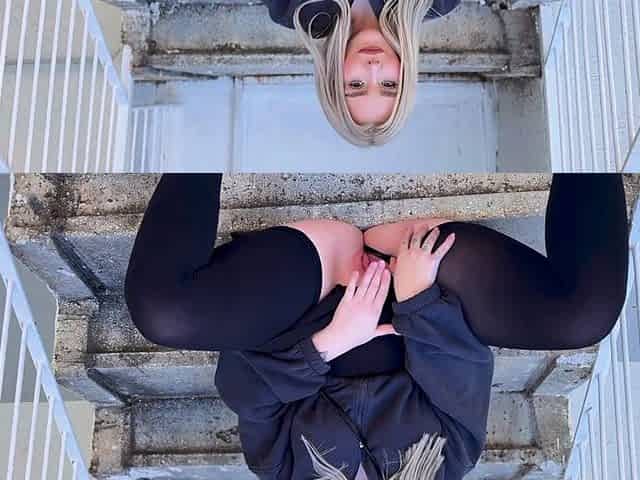 Shows off Her Pussy on the Street on the First Date! Cum in Her Pussy!